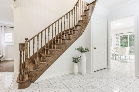 Photo 8 at 30 Crimson Court, North Richvale, Richmond Hill