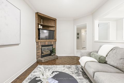 Photo 10 at 30 Crimson Court, North Richvale, Richmond Hill