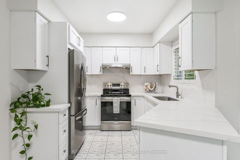 Photo 13 at 30 Crimson Court, North Richvale, Richmond Hill