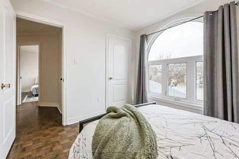 Photo 30 at 30 Crimson Court, North Richvale, Richmond Hill