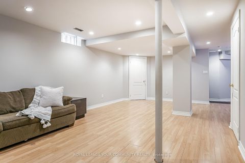 Photo 34 at 30 Crimson Court, North Richvale, Richmond Hill