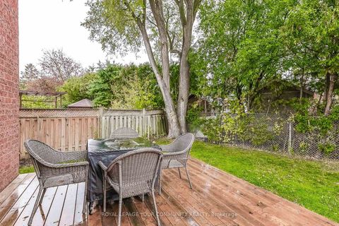 Photo 39 at 30 Crimson Court, North Richvale, Richmond Hill