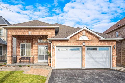 Photo 1 at 101 Cachet Hill Crescent, Sonoma Heights, Vaughan
