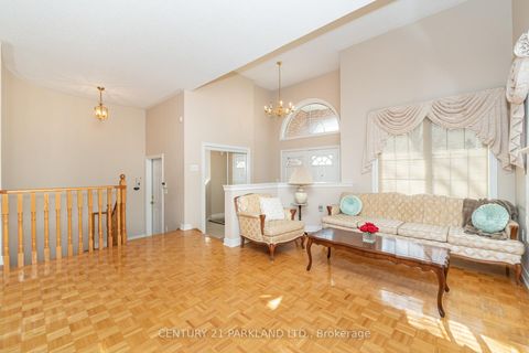 Photo 5 at 101 Cachet Hill Crescent, Sonoma Heights, Vaughan