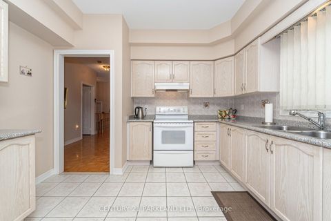 Photo 9 at 101 Cachet Hill Crescent, Sonoma Heights, Vaughan