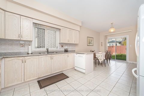 Photo 10 at 101 Cachet Hill Crescent, Sonoma Heights, Vaughan