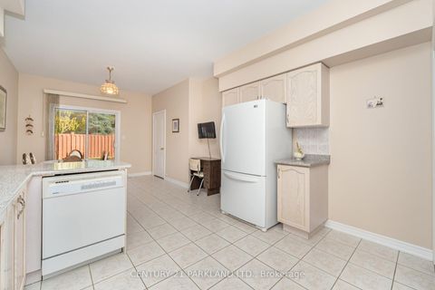 Photo 12 at 101 Cachet Hill Crescent, Sonoma Heights, Vaughan