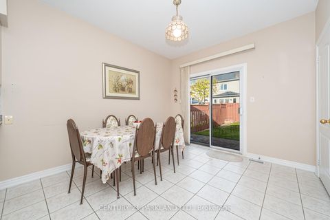 Photo 13 at 101 Cachet Hill Crescent, Sonoma Heights, Vaughan