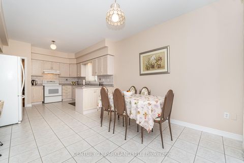Photo 14 at 101 Cachet Hill Crescent, Sonoma Heights, Vaughan