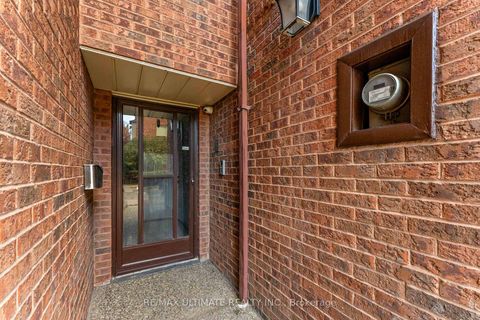 Photo 1 at 121 Tecumseth Street E, Niagara, Toronto