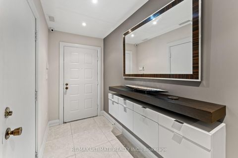 Photo 4 at 121 Tecumseth Street E, Niagara, Toronto