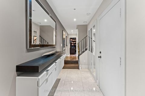 Photo 5 at 121 Tecumseth Street E, Niagara, Toronto