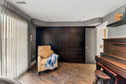 Photo 7 at 121 Tecumseth Street E, Niagara, Toronto