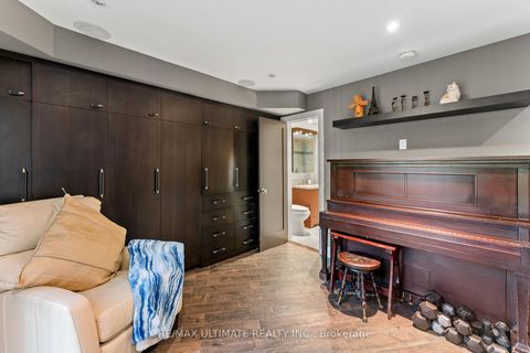 Photo 8 at 121 Tecumseth Street E, Niagara, Toronto