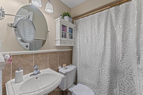 Photo 13 at 121 Tecumseth Street E, Niagara, Toronto