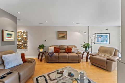 Photo 31 at 121 Tecumseth Street E, Niagara, Toronto