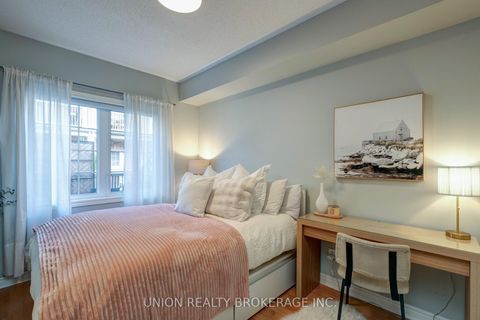 Photo 14 at 39 Philpott Gardens, Danforth, Toronto