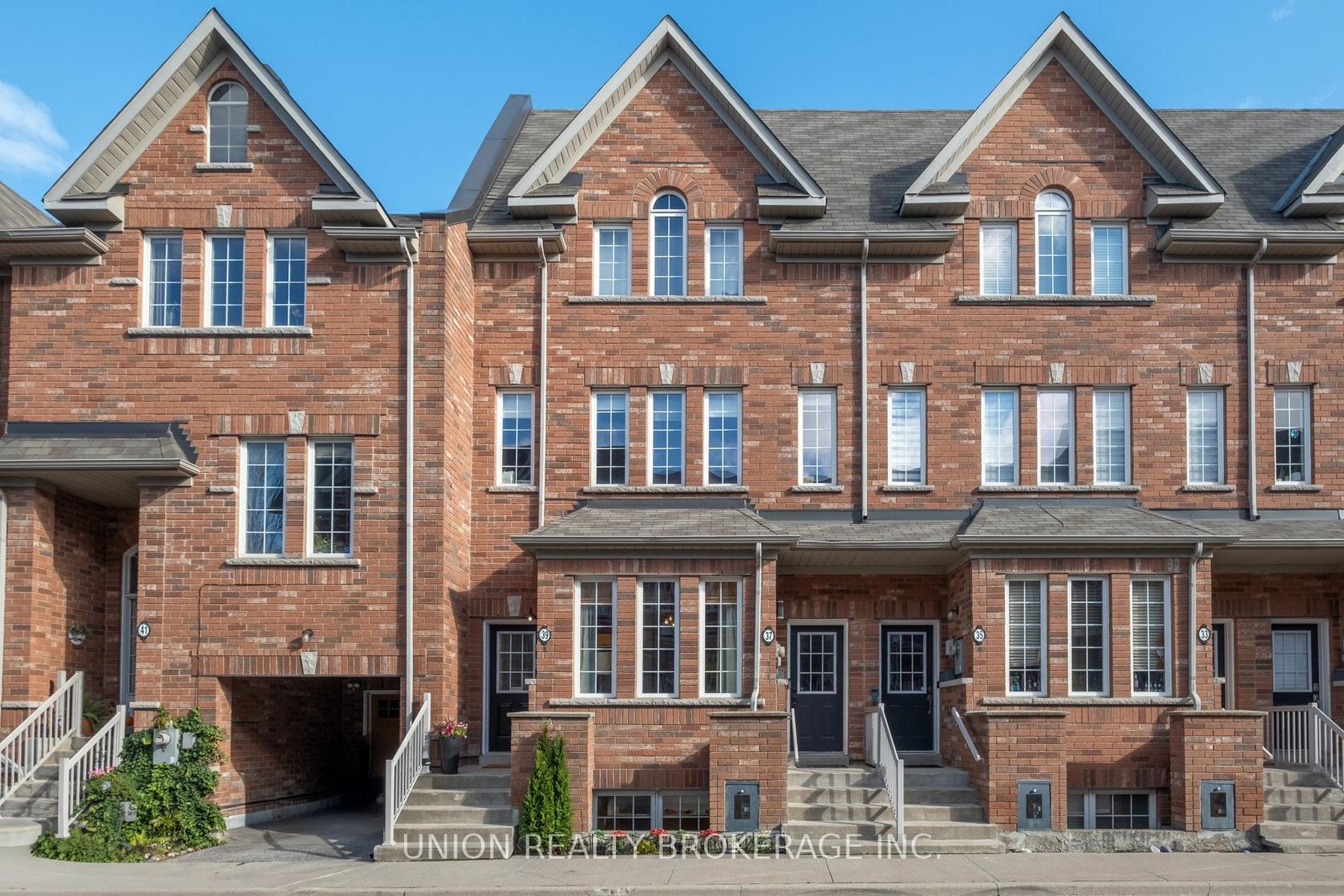 39 Philpott Gardens, Danforth, Toronto 