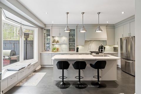 Photo 10 at 107 Westbury Court, Westbrook, Richmond Hill