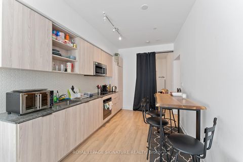 Photo 6 at 405 - 50 Ordnance Street, Niagara, Toronto