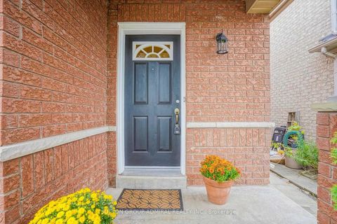 Photo 31 at 62 Agostino Crescent, Patterson, Vaughan