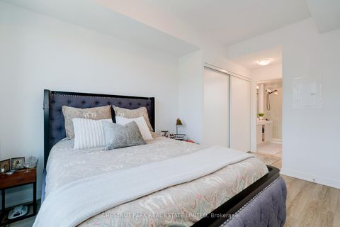 Photo 13 at 406 - 250 Lawrence Avenue W, Lawrence Park North, Toronto