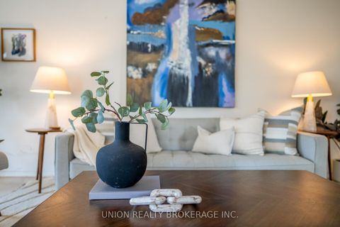 Photo 10 at 401 - 10 Avoca Avenue, Moore Park, Toronto