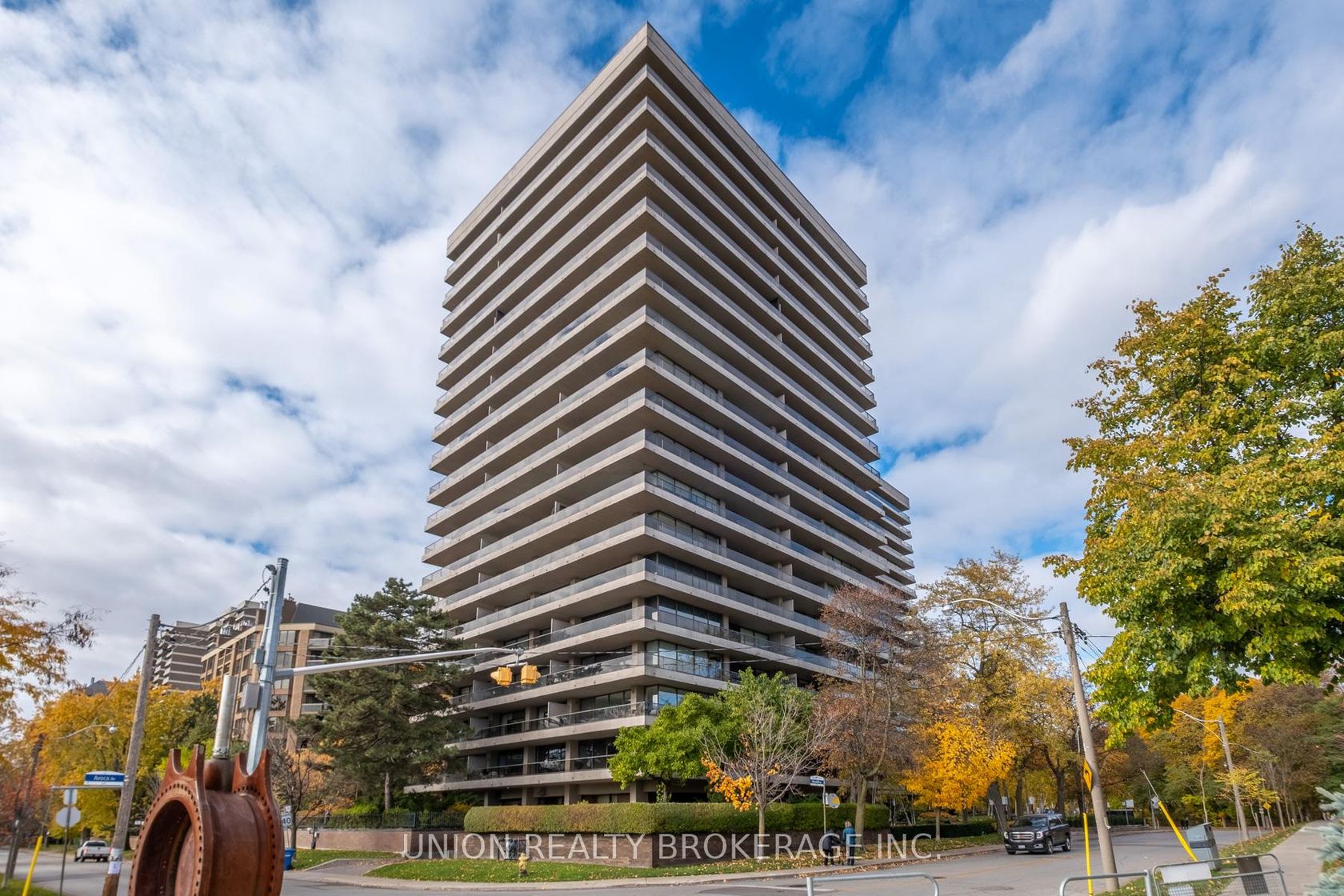 401 - 10 Avoca Avenue, Moore Park, Toronto 