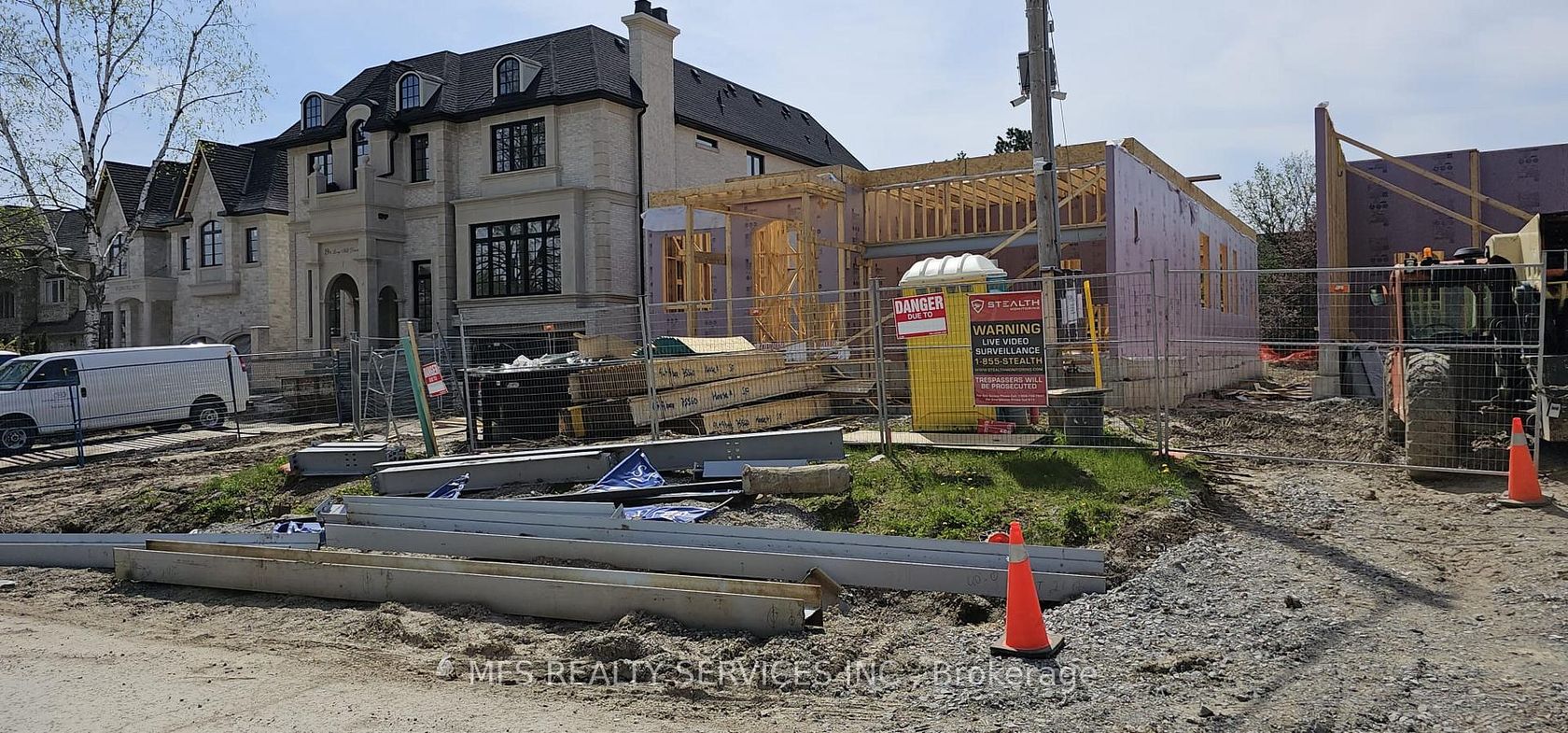 21 Long Hill Drive, Jefferson, Richmond Hill photo number 2