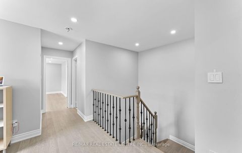 Photo 4 at 32 - 32 Viewcrest Circle, Clairville, Toronto