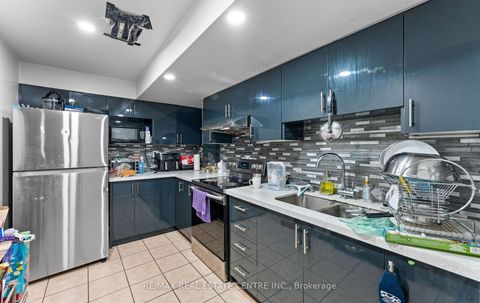 Photo 5 at 32 - 32 Viewcrest Circle, Clairville, Toronto