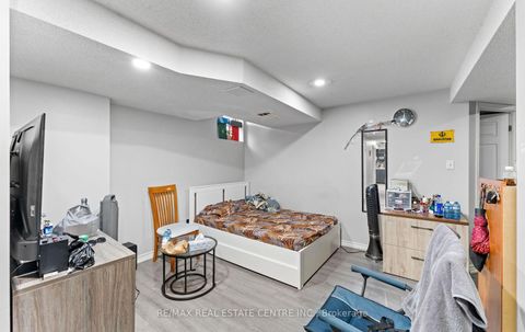 Photo 6 at 32 - 32 Viewcrest Circle, Clairville, Toronto