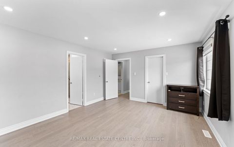 Photo 9 at 32 - 32 Viewcrest Circle, Clairville, Toronto