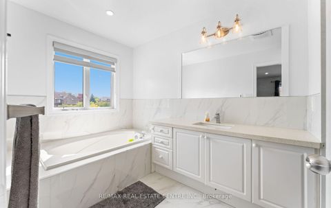 Photo 10 at 32 - 32 Viewcrest Circle, Clairville, Toronto