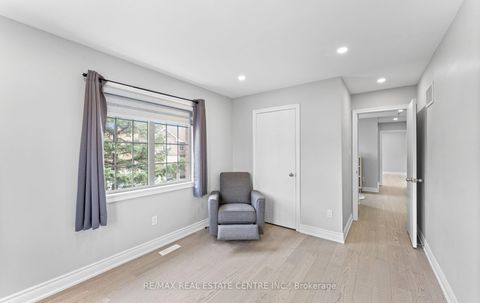 Photo 15 at 32 - 32 Viewcrest Circle, Clairville, Toronto