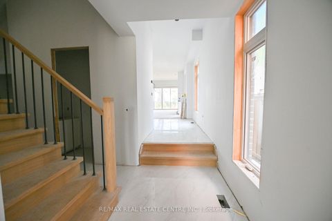 Photo 1 at 24 Rainbow Drive, West Woodbridge, Vaughan