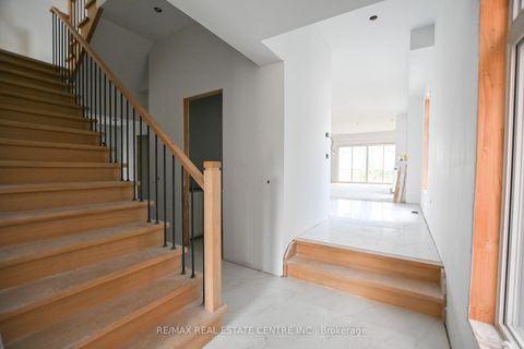 Photo 2 at 24 Rainbow Drive, West Woodbridge, Vaughan