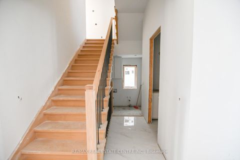 Photo 3 at 24 Rainbow Drive, West Woodbridge, Vaughan