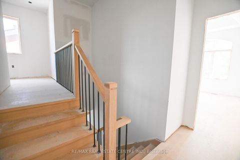 Photo 11 at 24 Rainbow Drive, West Woodbridge, Vaughan