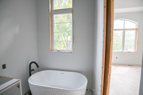 Photo 14 at 24 Rainbow Drive, West Woodbridge, Vaughan