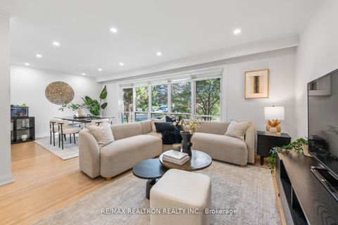 Photo 4 at 11 Artreeva Drive, Bathurst Manor, Toronto