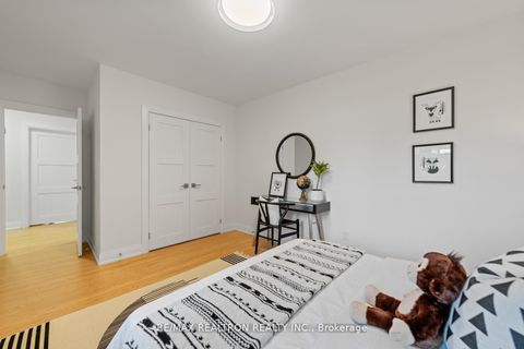 Photo 7 at 11 Artreeva Drive, Bathurst Manor, Toronto