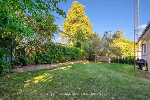 Photo 10 at 11 Artreeva Drive, Bathurst Manor, Toronto