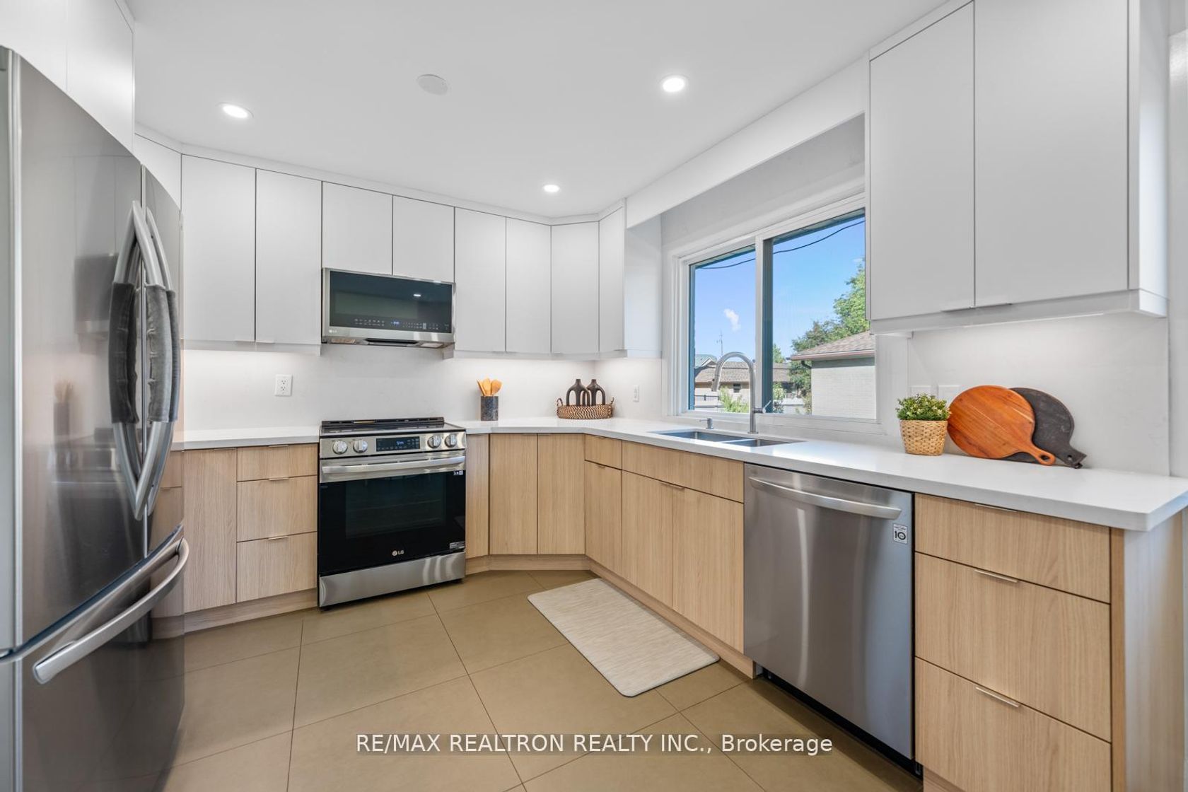 11 Artreeva Drive, Bathurst Manor, Toronto 