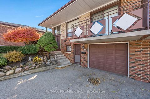 Photo 1 at 20 Grenadine Court, Humber Summit, Toronto