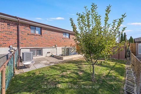 Photo 4 at 20 Grenadine Court, Humber Summit, Toronto