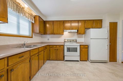 Photo 11 at 20 Grenadine Court, Humber Summit, Toronto
