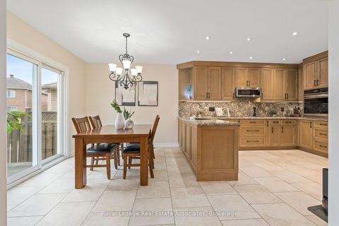 Photo 5 at 27 Royal Ridge Crescent, Maple, Vaughan