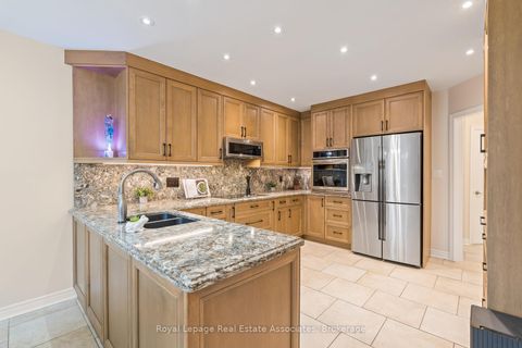 Photo 6 at 27 Royal Ridge Crescent, Maple, Vaughan