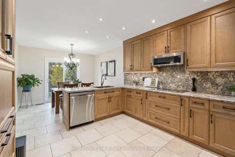 Photo 8 at 27 Royal Ridge Crescent, Maple, Vaughan